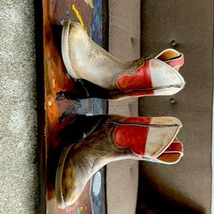 Adorable Sheryl Crow bottles!